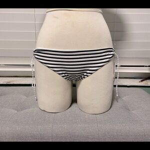 Skye bikini bottom
